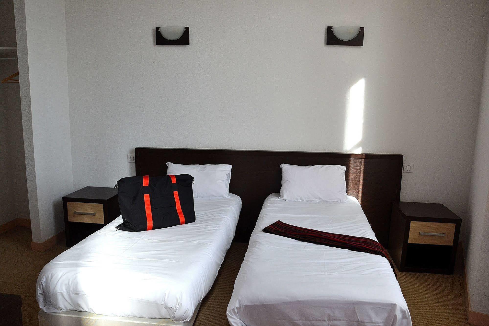 Hotel Les Bénédictins Limoges Esterno foto