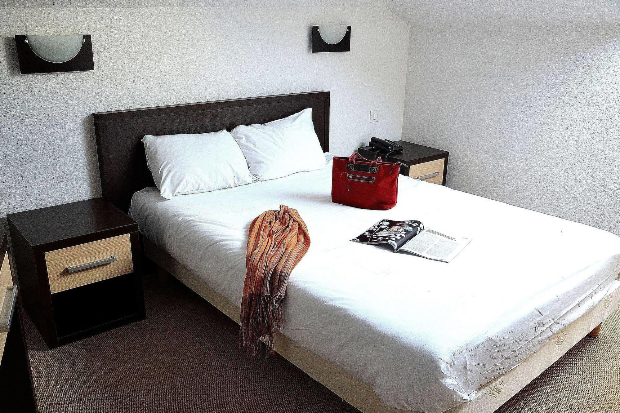 Hotel Les Bénédictins Limoges Esterno foto